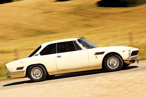 Iso става най-известен с производството на колата Isetta през 50-те години на миналия век, но в началото на 60-те години решава да навлезе на по-печелившия пазар на луксозни GT. Вади модел на цена между цената на Jaguar и Ferrari.

Пуснат на пазара през 1962 година, Rivolta (кръстен на шефа на компанията Ренцо Риволта) има шаси, проектирано от Bizzarrini със задно окачване на de Dion и дискови спирачки на четирите колела. Каросерията е начертана отново от Джуджаро в Bertone.
Задвижван от 5,3-литров V8 двигател на Chevrolet, Iso Rivolta може да ускори до стотака само за 8,1 секунди с максимална скорост от 230.
